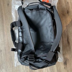 NEW IN BAG BABOON TO THE MOON generation 1 go-bag small BLACK 40L *discontinued*